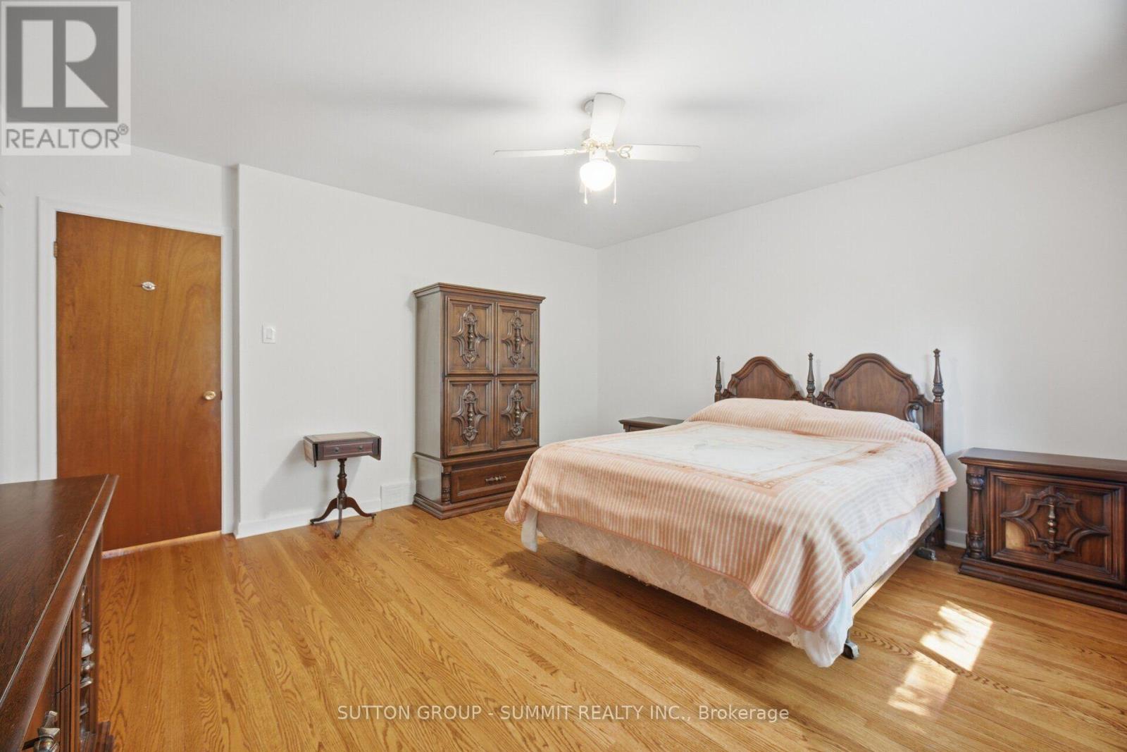 3359 Enniskillen Circle, Mississauga, Ontario  L5C 2M9 - Photo 25 - W13549648