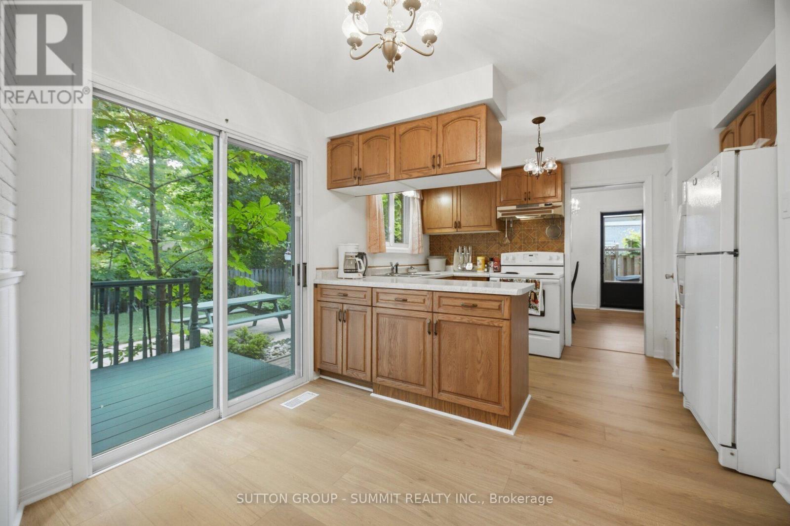 3359 Enniskillen Circle, Mississauga, Ontario  L5C 2M9 - Photo 9 - W13549648