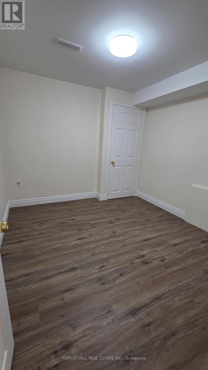 957 Sonoma Court, Mississauga, Ontario L5V 2P4 - Photo 10 - W13549706