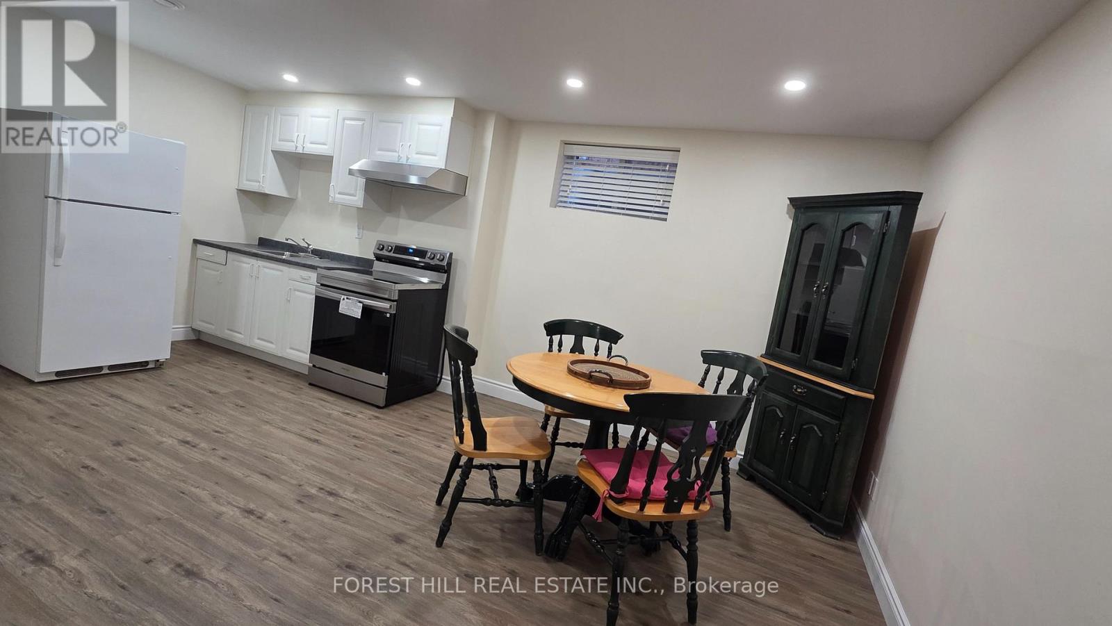 957 Sonoma Court, Mississauga, Ontario L5V 2P4 - Photo 4 - W13549706