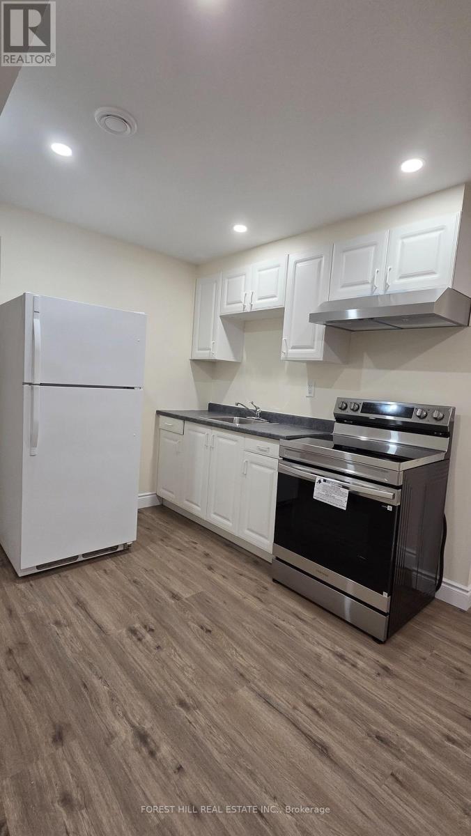 957 Sonoma Court, Mississauga, Ontario L5V 2P4 - Photo 5 - W13549706