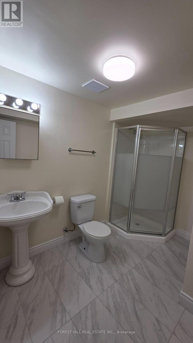 957 Sonoma Court, Mississauga, Ontario L5V 2P4 - Photo 7 - W13549706