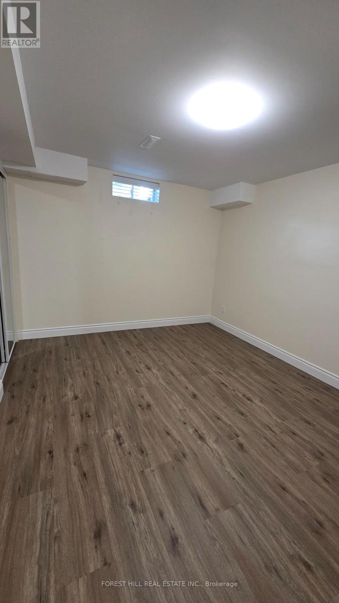 957 Sonoma Court, Mississauga, Ontario L5V 2P4 - Photo 8 - W13549706