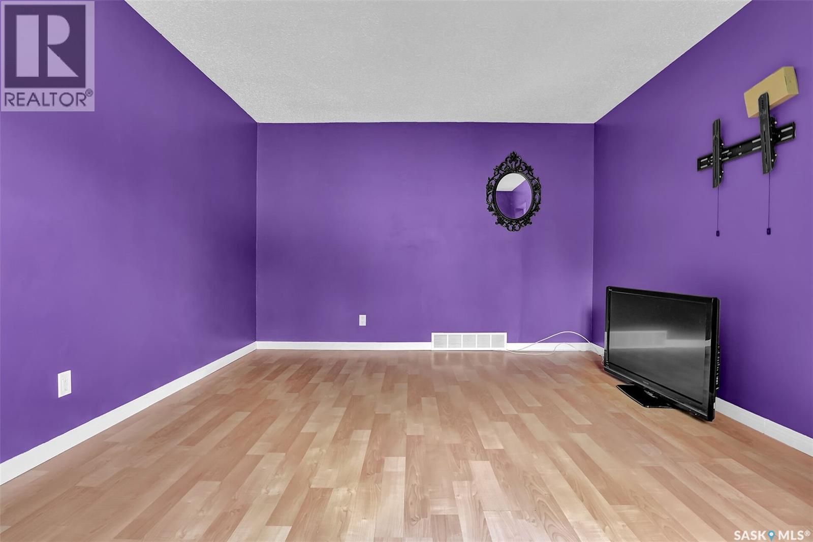 618 Sweeney Street, Regina, Saskatchewan  S4T 6H4 - Photo 3 - SK042029