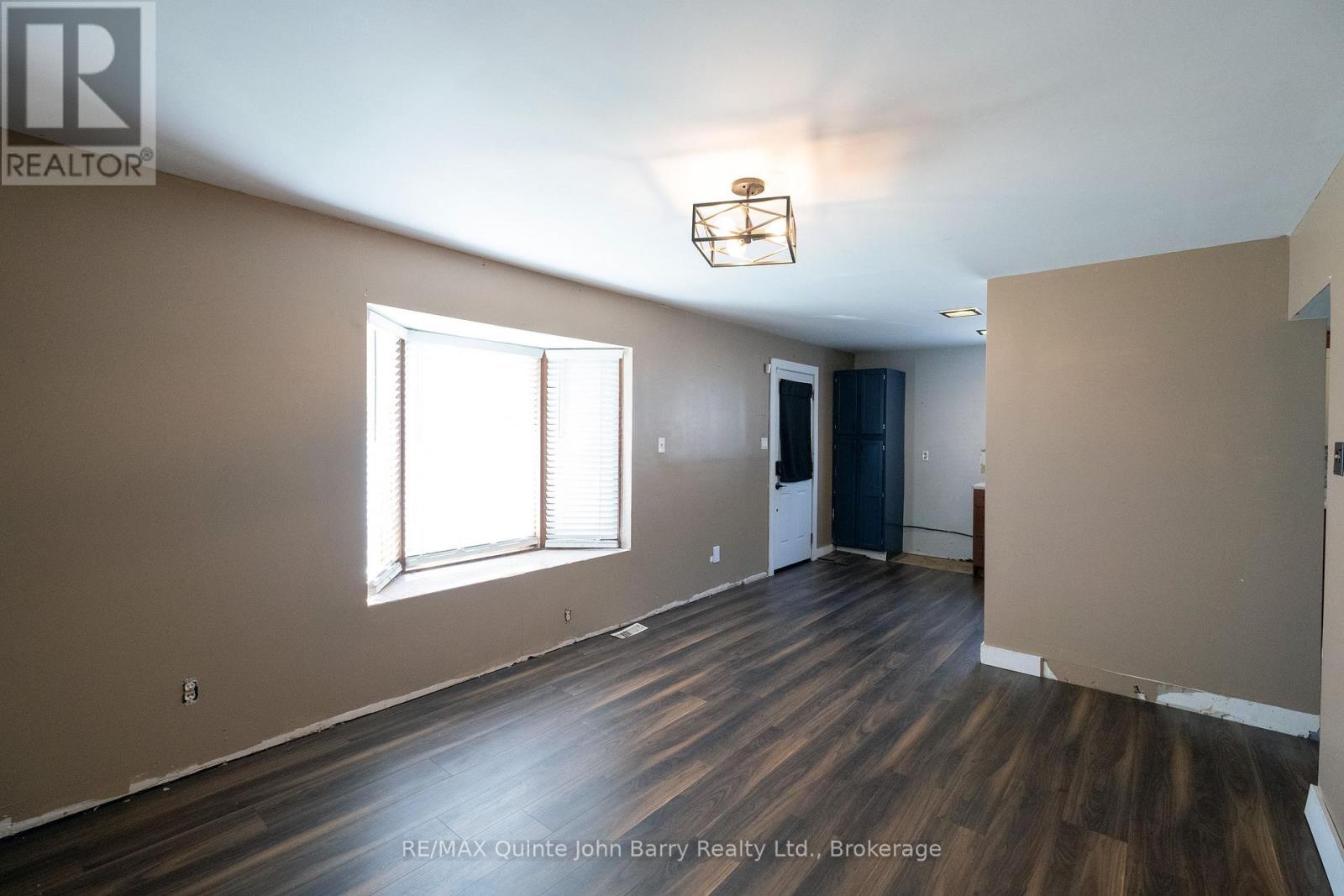 14 Harriet Street, Quinte West, Ontario  K8V 4L4 - Photo 5 - X12554562