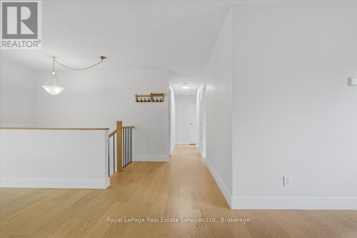 2373 Wyandotte Drive, Oakville, Ontario  L6L 2T4 - Photo 12 - W13549786