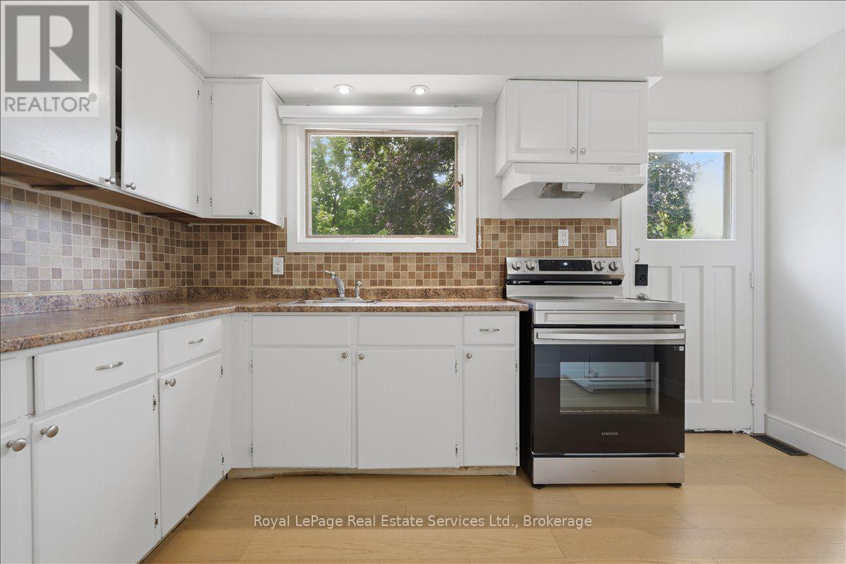 2373 Wyandotte Drive, Oakville, Ontario  L6L 2T4 - Photo 15 - W13549786