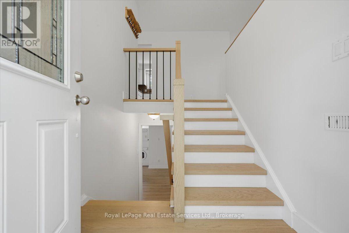 2373 Wyandotte Drive, Oakville, Ontario  L6L 2T4 - Photo 3 - W13549786