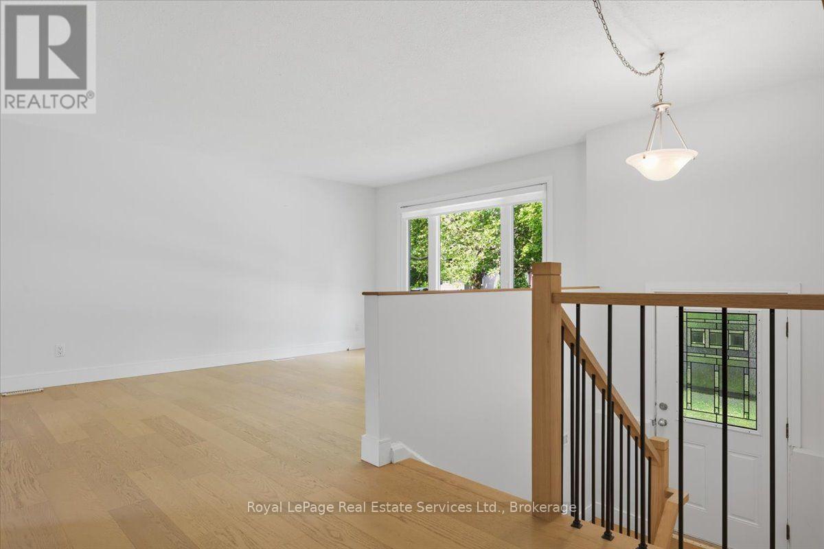 2373 Wyandotte Drive, Oakville, Ontario  L6L 2T4 - Photo 4 - W13549786