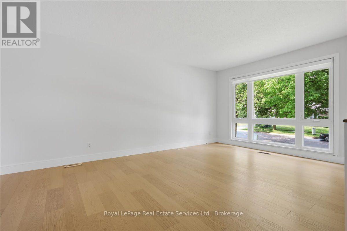 2373 Wyandotte Drive, Oakville, Ontario  L6L 2T4 - Photo 5 - W13549786