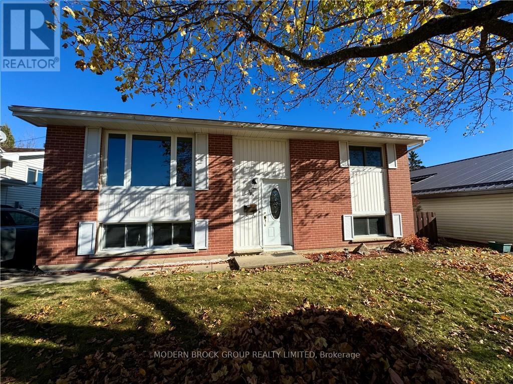 784 COMSTOCK CRESCENT