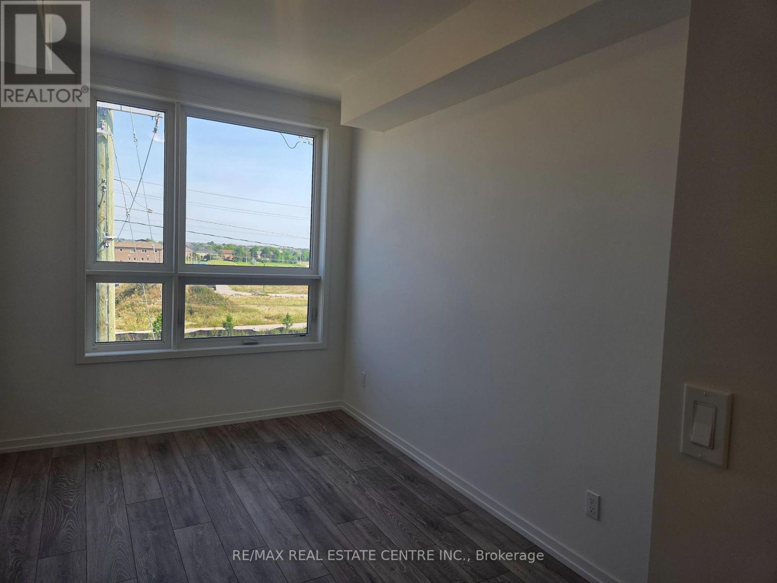 7 - 16 Lytham Green Circle, Newmarket, Ontario  L3Y 0H3 - Photo 2 - N13549824