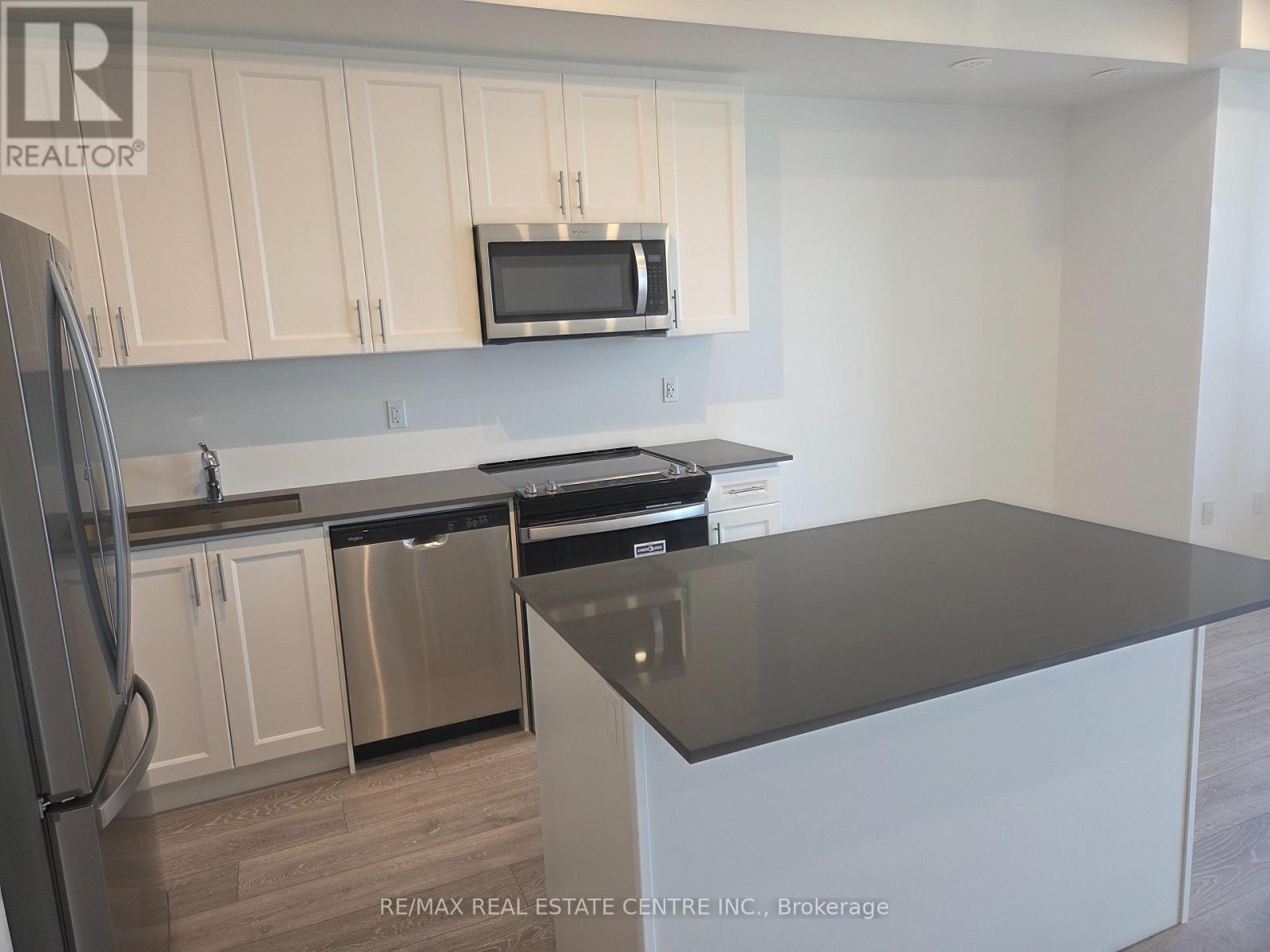 7 - 16 Lytham Green Circle, Newmarket, Ontario  L3Y 0H3 - Photo 9 - N13549824