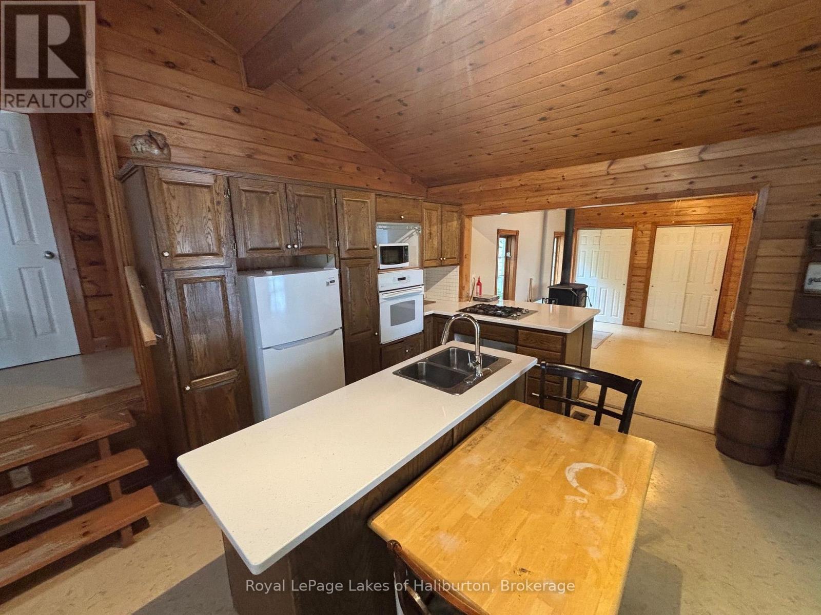 3040 Haliburton Lake Road, Dysart Et Al (Guilford), Ontario  K0M 1S0 - Photo 10 - X13549832