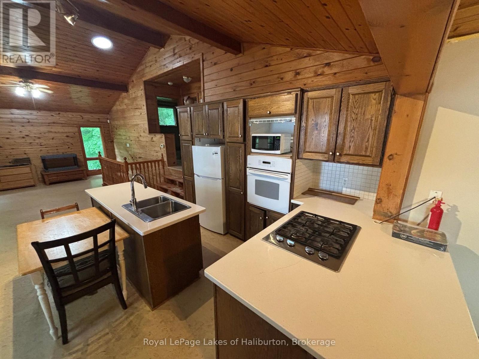 3040 Haliburton Lake Road, Dysart Et Al (Guilford), Ontario  K0M 1S0 - Photo 9 - X13549832