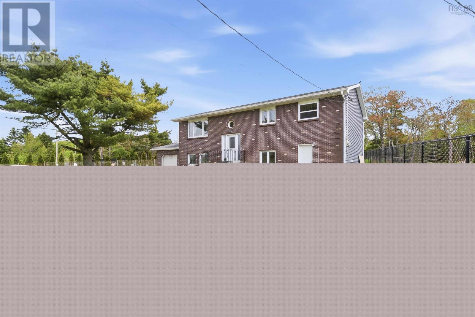 4 Club Road, Hatchet Lake