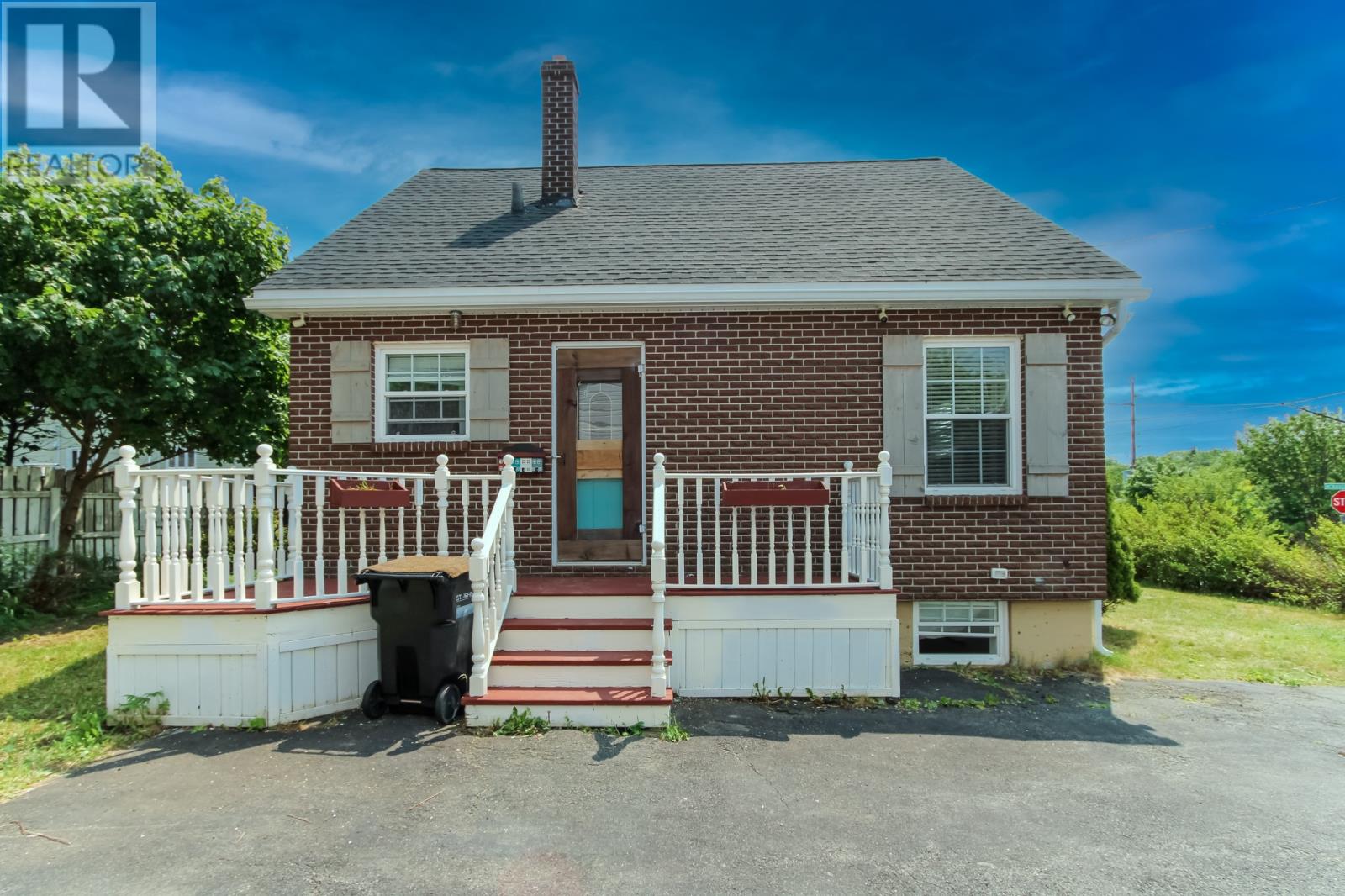 16 Mcnaughton Drive, St. Johns, Newfoundland & Labrador  A1A 2E3 - Photo 4 - 1300193
