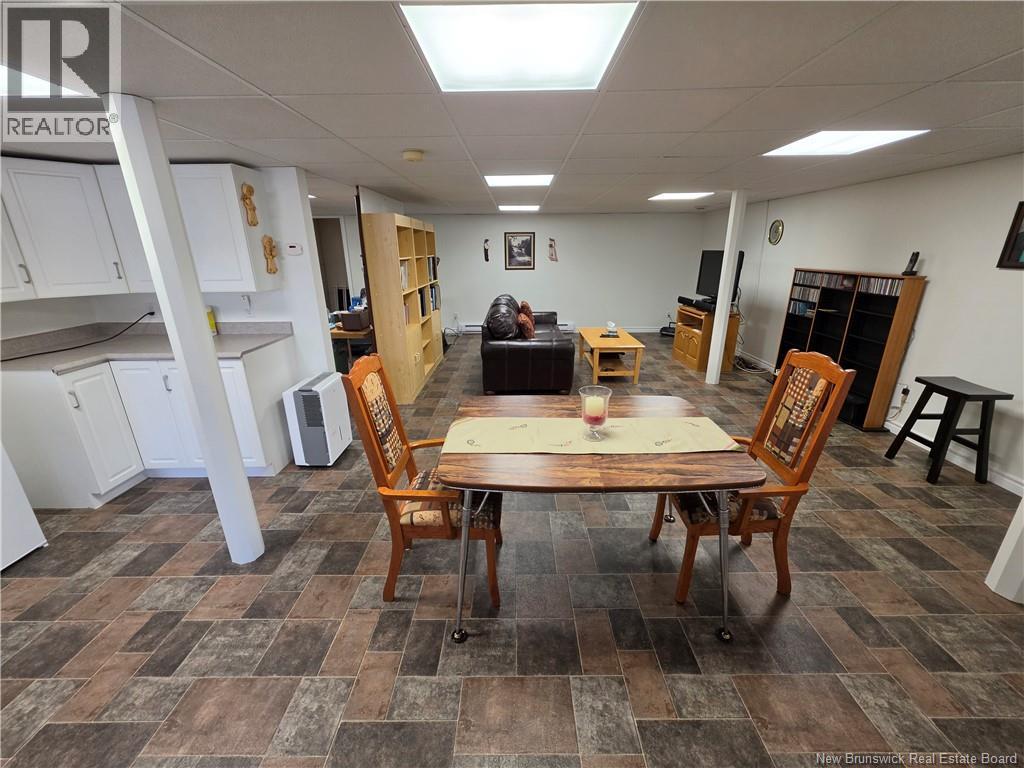 255 Lynch Lane, Bathurst, New Brunswick  E2A 5A9 - Photo 33 - NB143775
