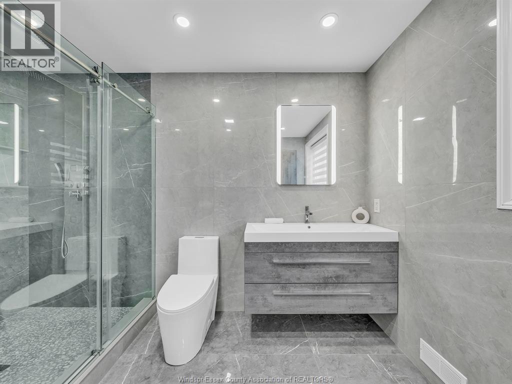 204 Hampton Crescent, Windsor, Ontario  N9E 4M4 - Photo 7 - 26016647