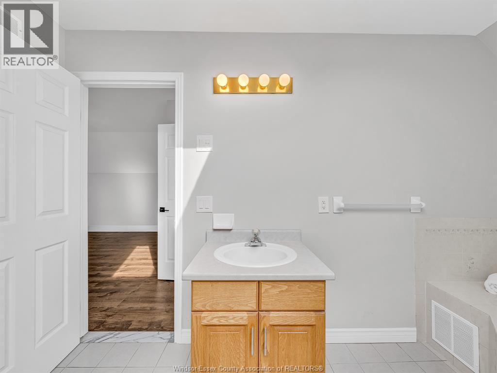 204 Hampton Crescent, Windsor, Ontario  N9E 4M4 - Photo 37 - 26016647
