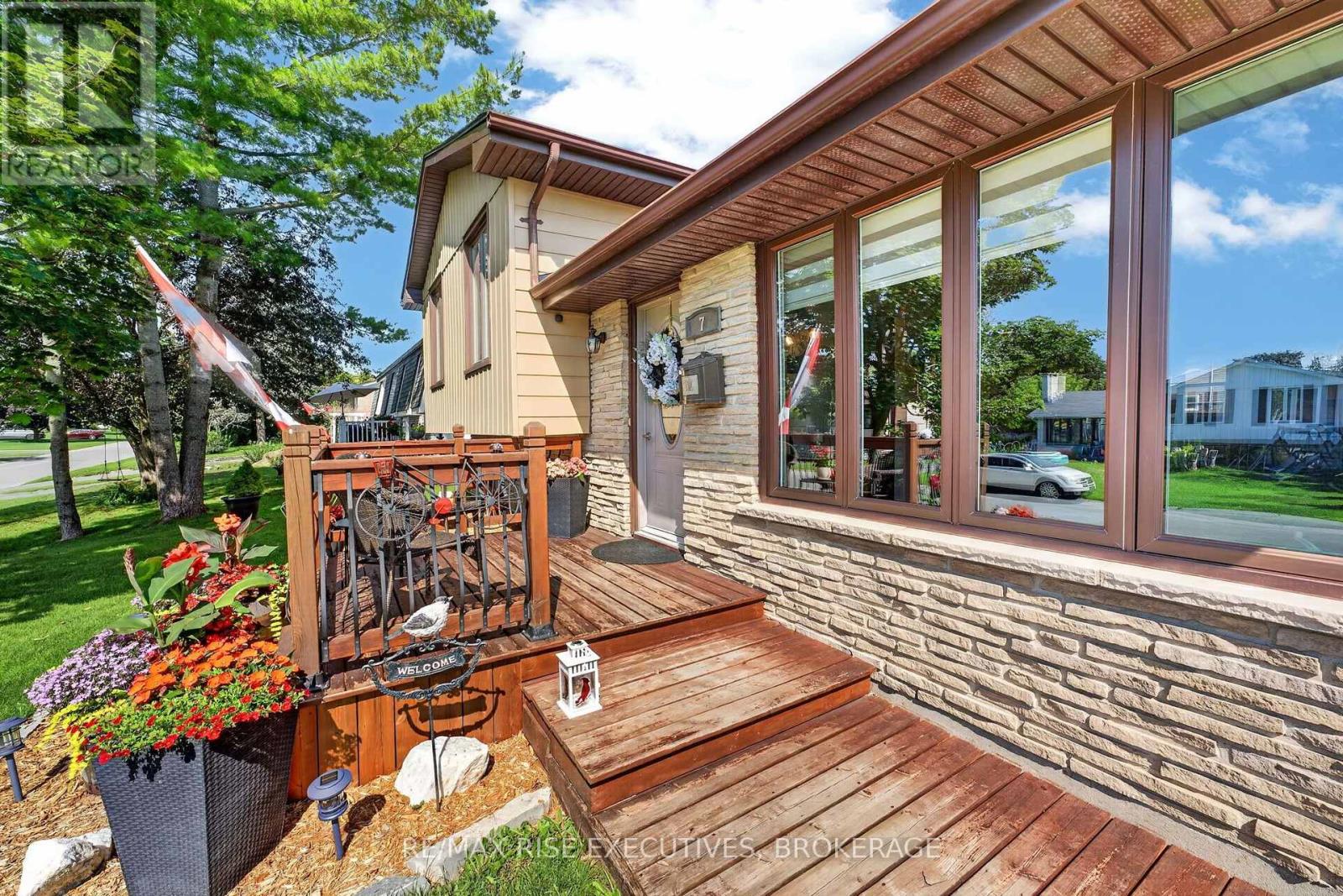 7 Cornell Avenue, Loyalist, Ontario K7N 1S8 - Photo 2 - X13550180