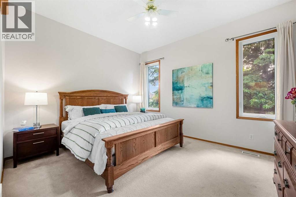 125 Woodpark Close SW, Calgary, Alberta  T2W 6H1 - Photo 4 - A2324937