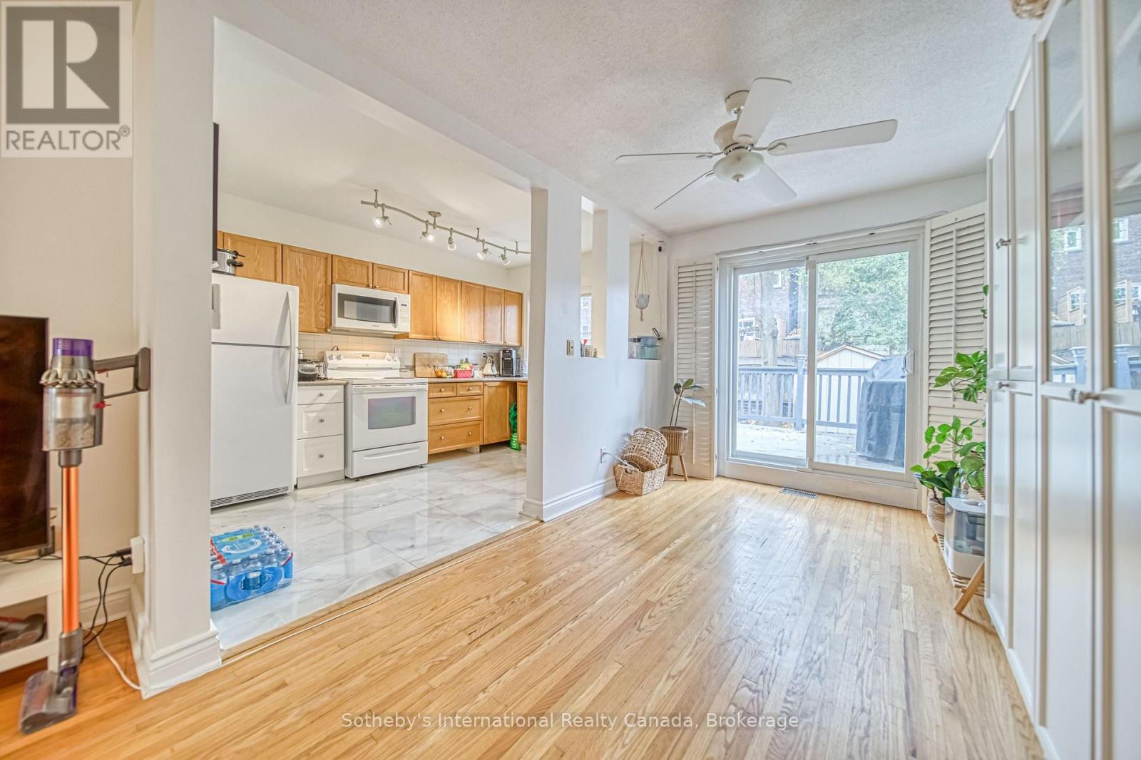 Main - 35 Bellhaven Road, Toronto, Ontario  M4L 3J4 - Photo 4 - E13550110
