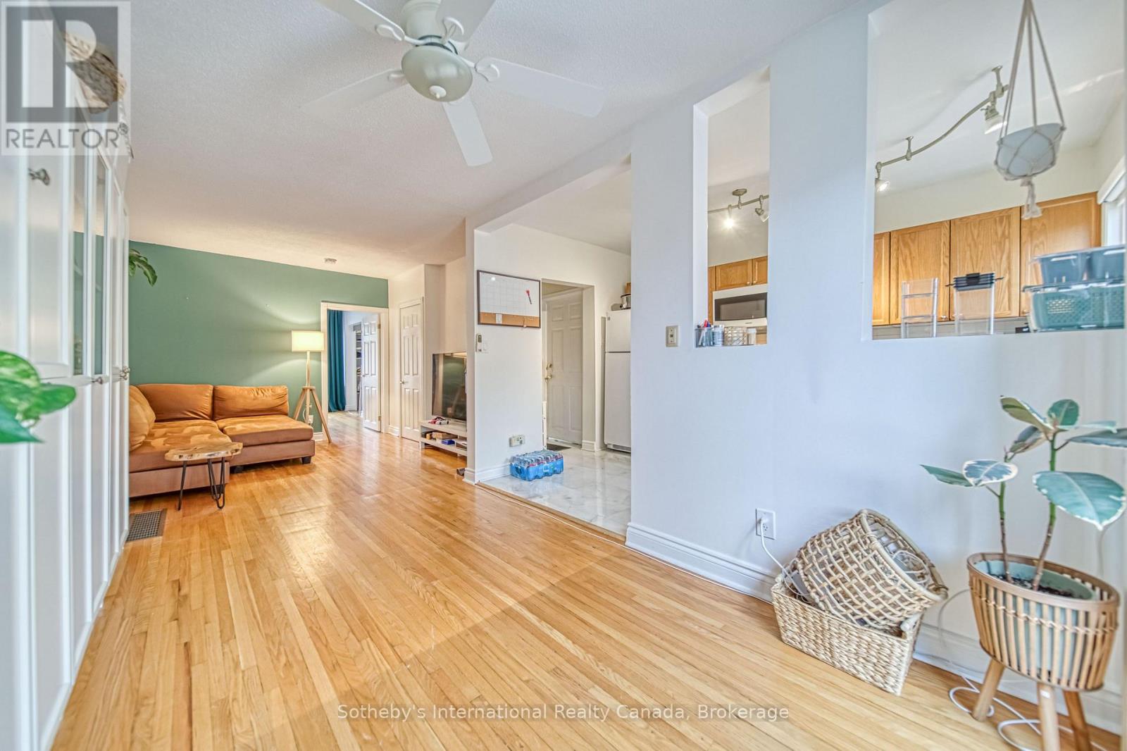 Main - 35 Bellhaven Road, Toronto, Ontario  M4L 3J4 - Photo 6 - E13550110