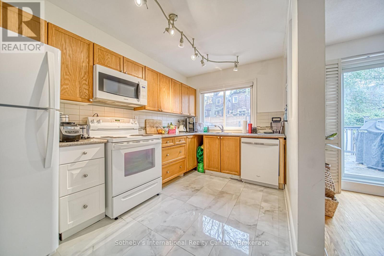 Main - 35 Bellhaven Road, Toronto, Ontario  M4L 3J4 - Photo 7 - E13550110