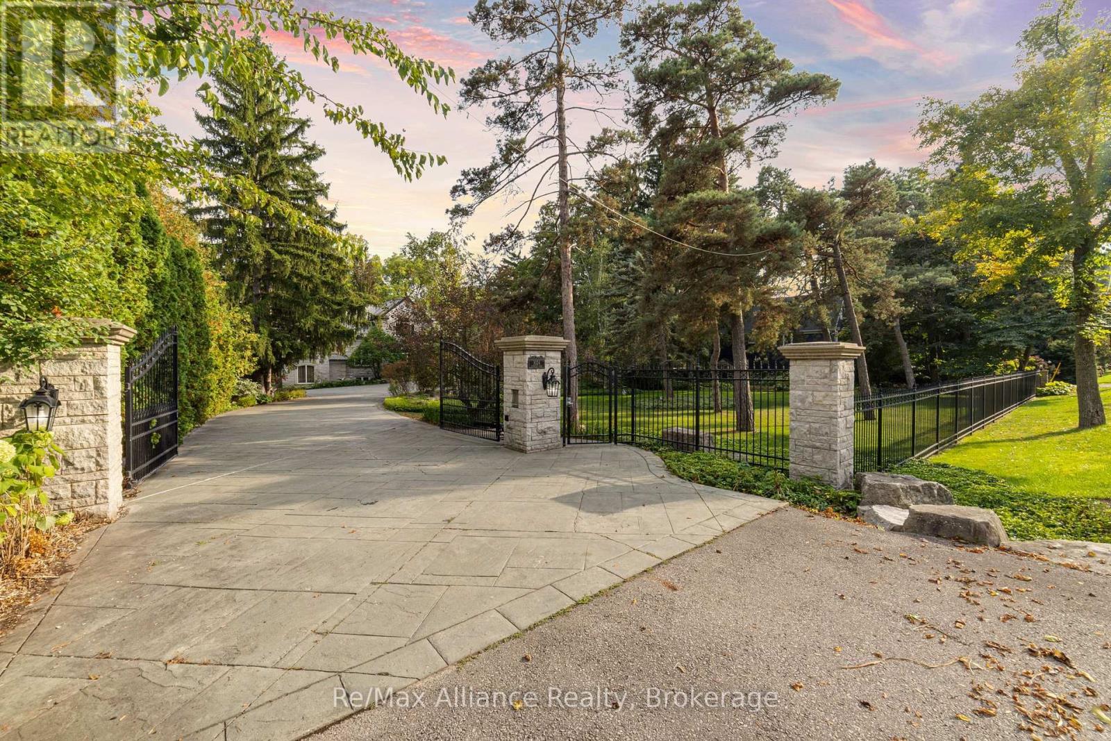 1024 Linbrook Road, Oakville, Ontario  L6J 2L1 - Photo 4 - W13549918