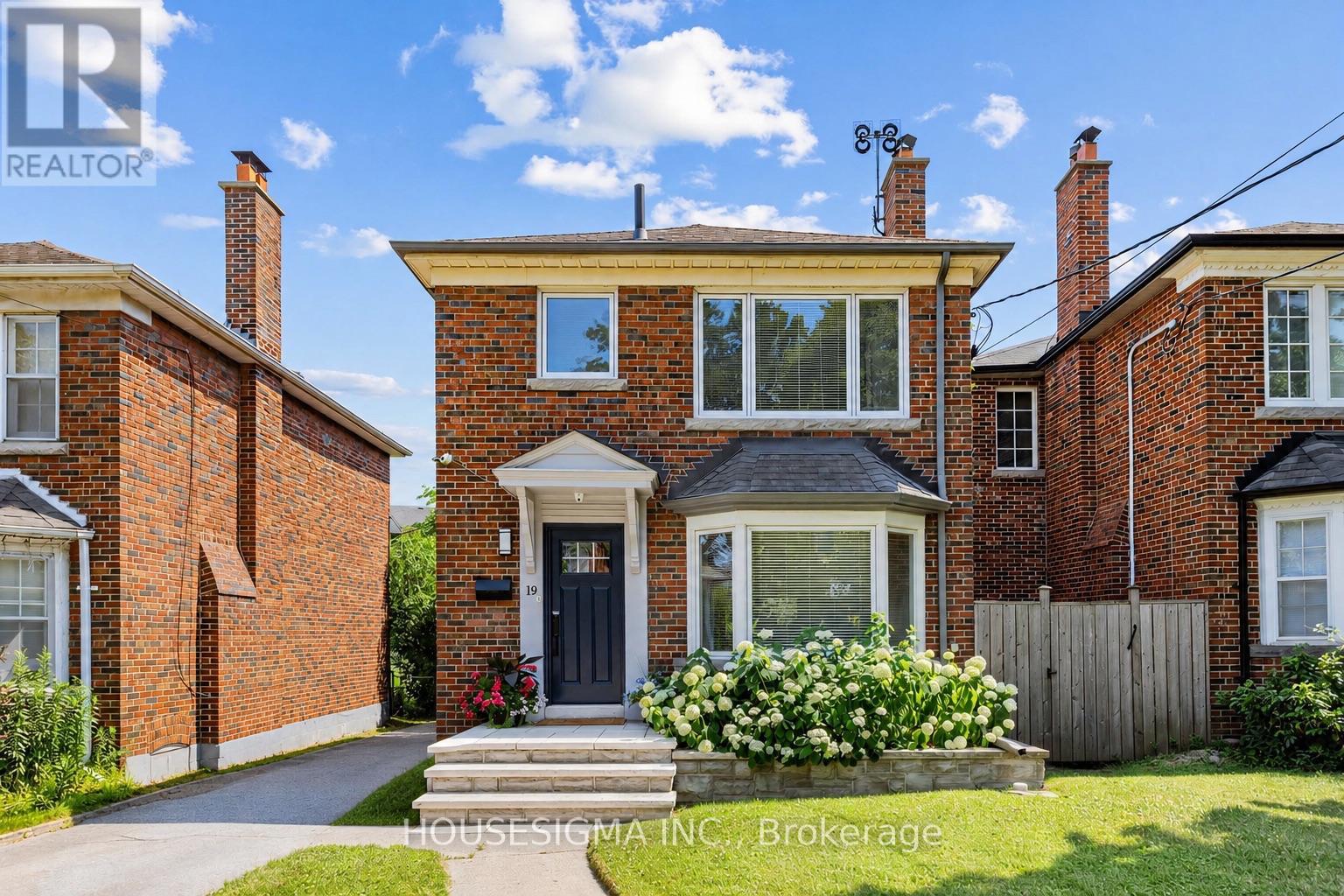 19 PARKLEA DRIVE, Toronto (Leaside)