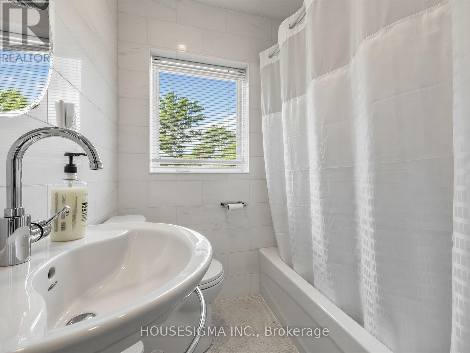 19 Parklea Drive, Toronto, Ontario  M4G 2J5 - Photo 21 - C13550020