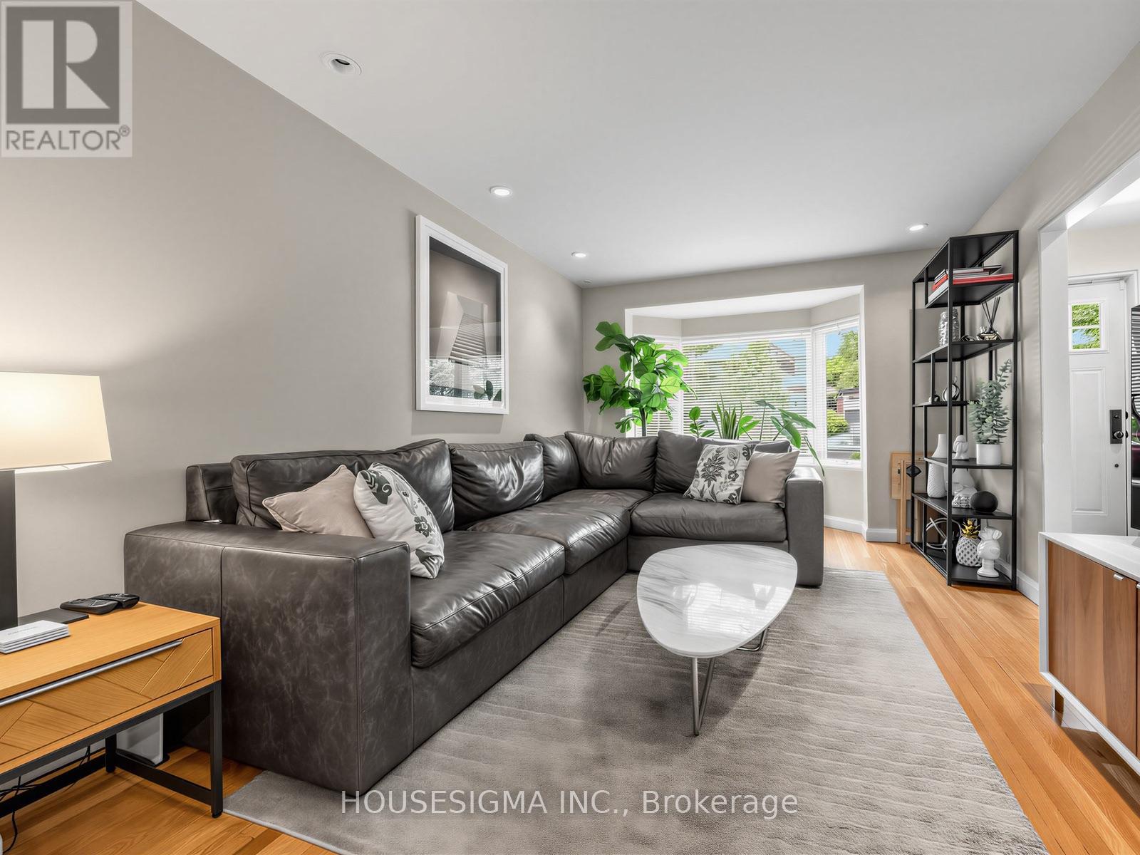 19 Parklea Drive, Toronto, Ontario  M4G 2J5 - Photo 3 - C13550020