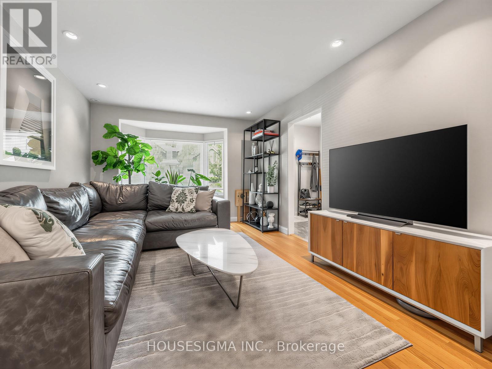 19 Parklea Drive, Toronto, Ontario  M4G 2J5 - Photo 4 - C13550020