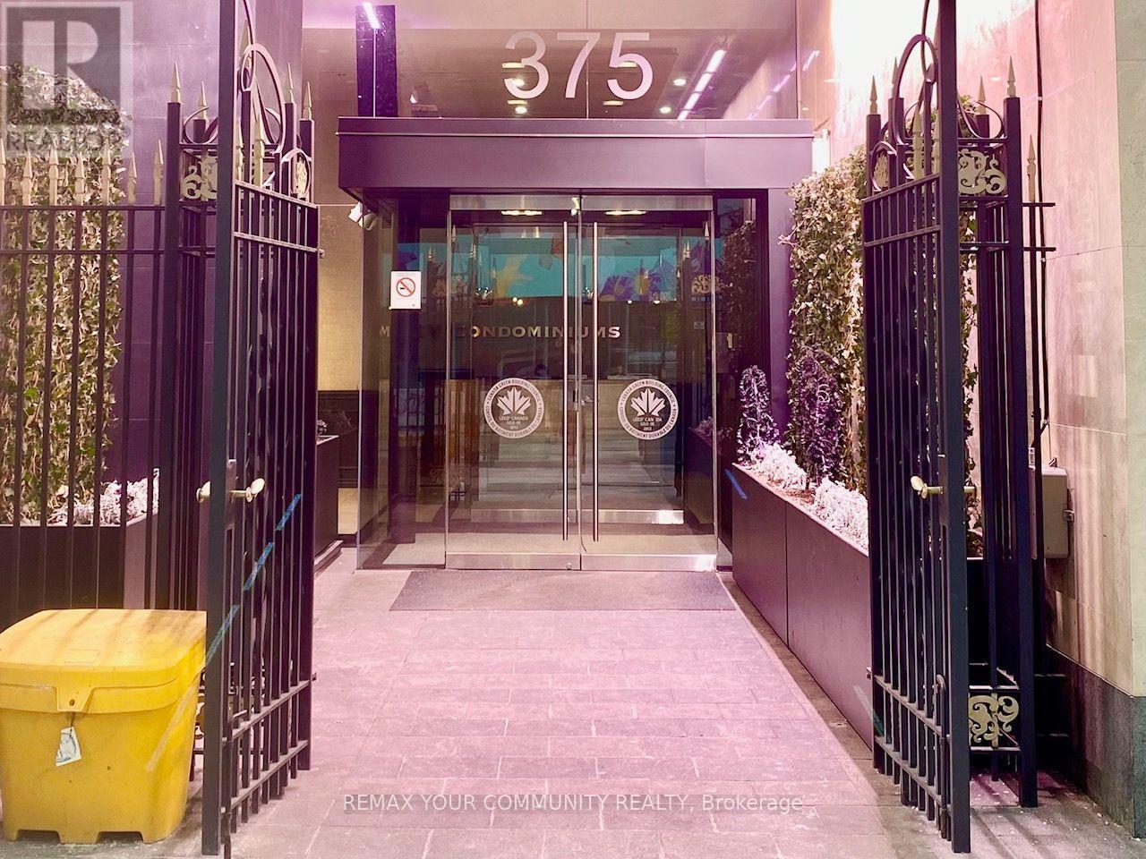 402 - 375 KING STREET W