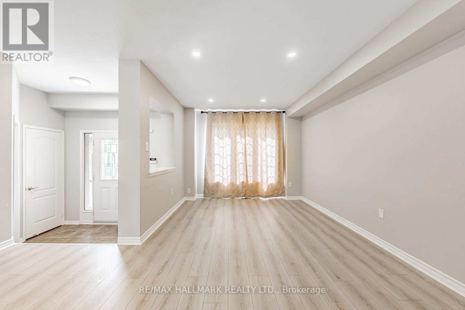 6 Dollery Gate, Ajax, Ontario L1T 0G7 - Photo 2 - E13550090