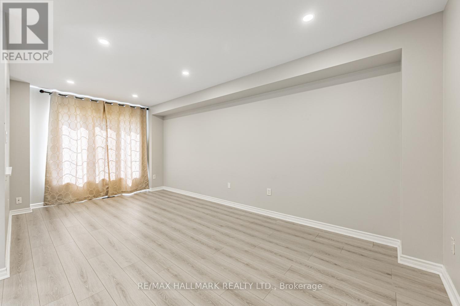 6 Dollery Gate, Ajax, Ontario L1T 0G7 - Photo 3 - E13550090