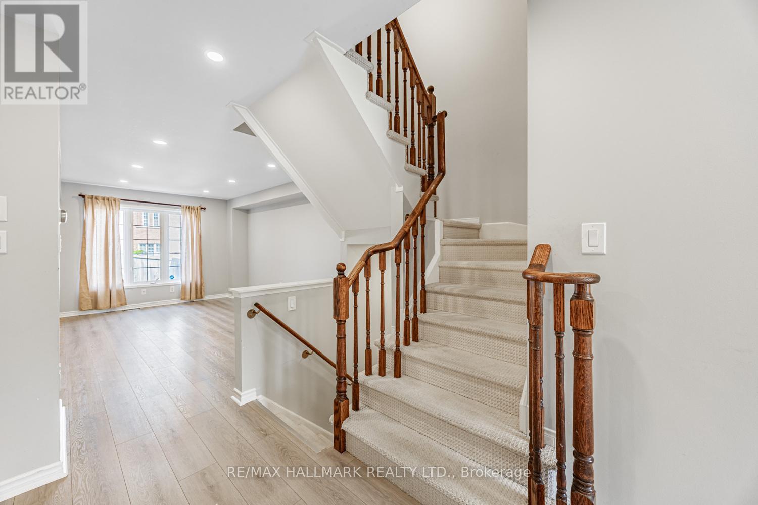 6 Dollery Gate, Ajax, Ontario L1T 0G7 - Photo 6 - E13550090