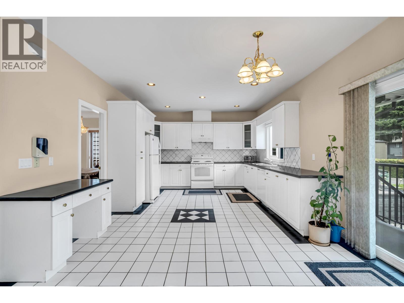 4049 Curle Avenue, Burnaby, British Columbia  V5G 2Z2 - Photo 9 - R3143331
