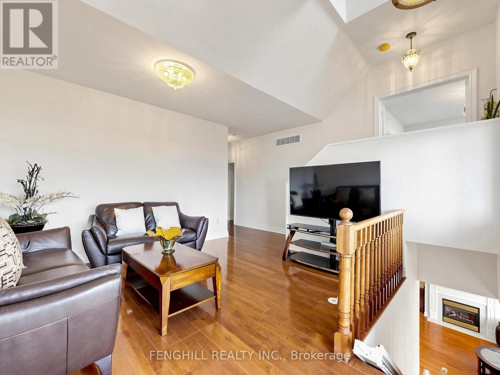 106 Legends Way, Markham, Ontario  L3R 5Z9 - Photo 11 - N13549882