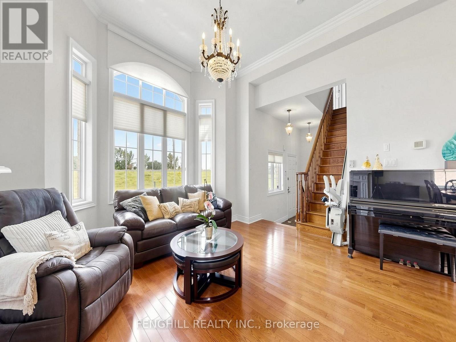 106 Legends Way, Markham, Ontario  L3R 5Z9 - Photo 4 - N13549882