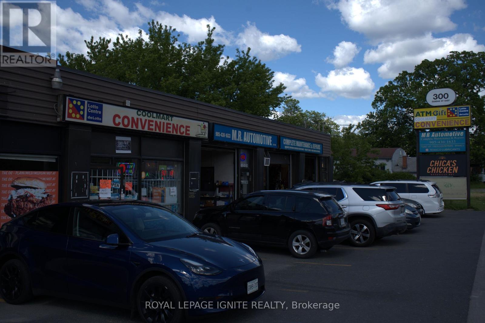 300 DUNDAS STREET E, Whitby, Ontario