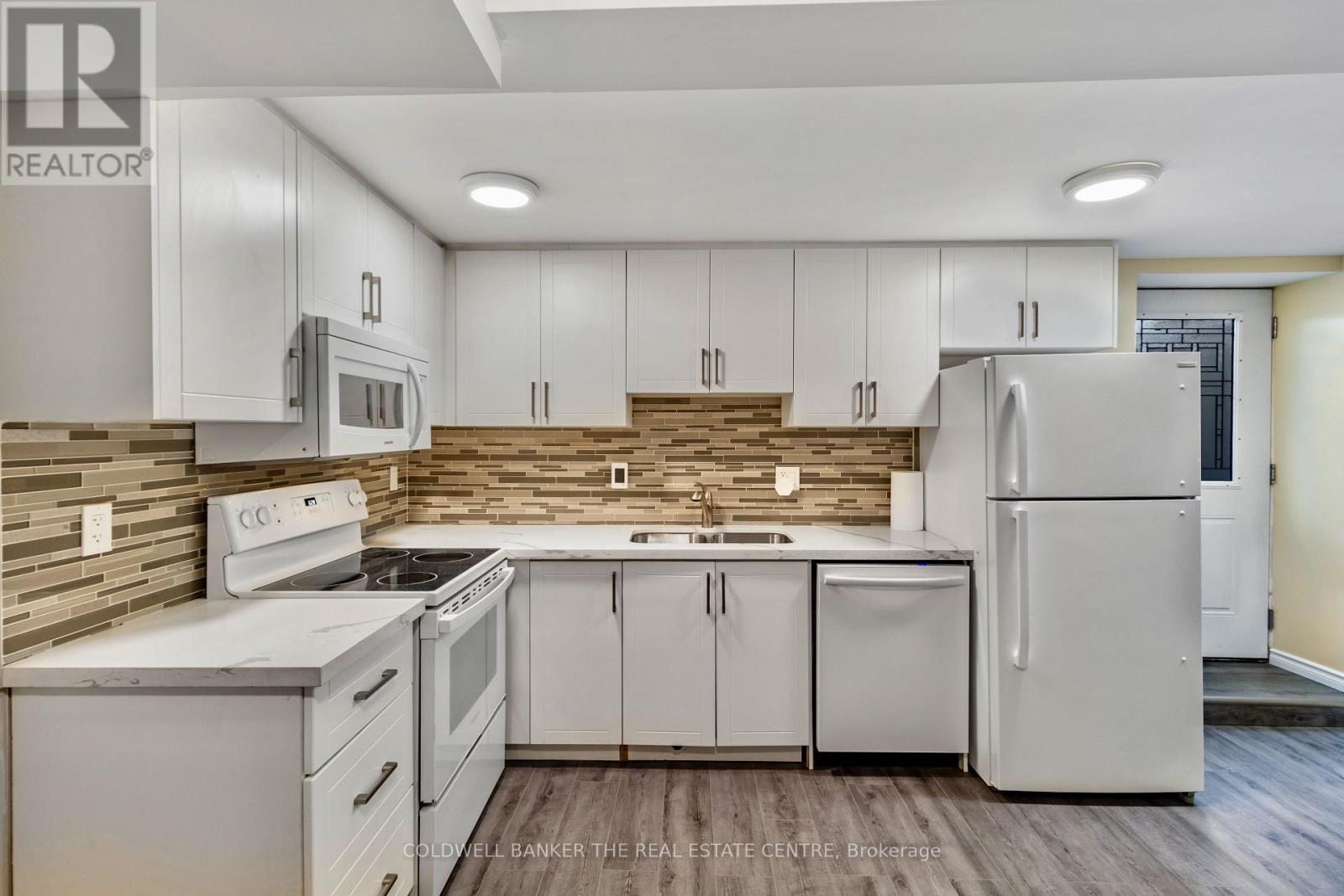 5 Rutherford Avenue, Toronto, Ontario M6M 2C5 - Photo 2 - W13549958