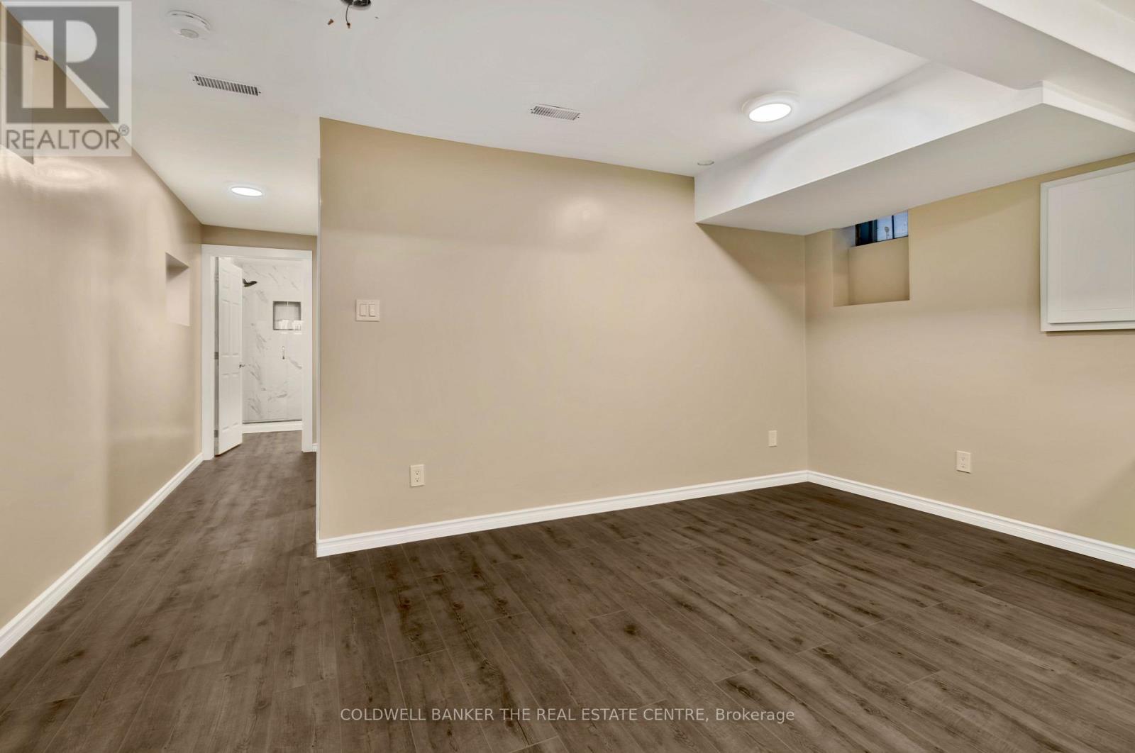 5 Rutherford Avenue, Toronto, Ontario M6M 2C5 - Photo 3 - W13549958