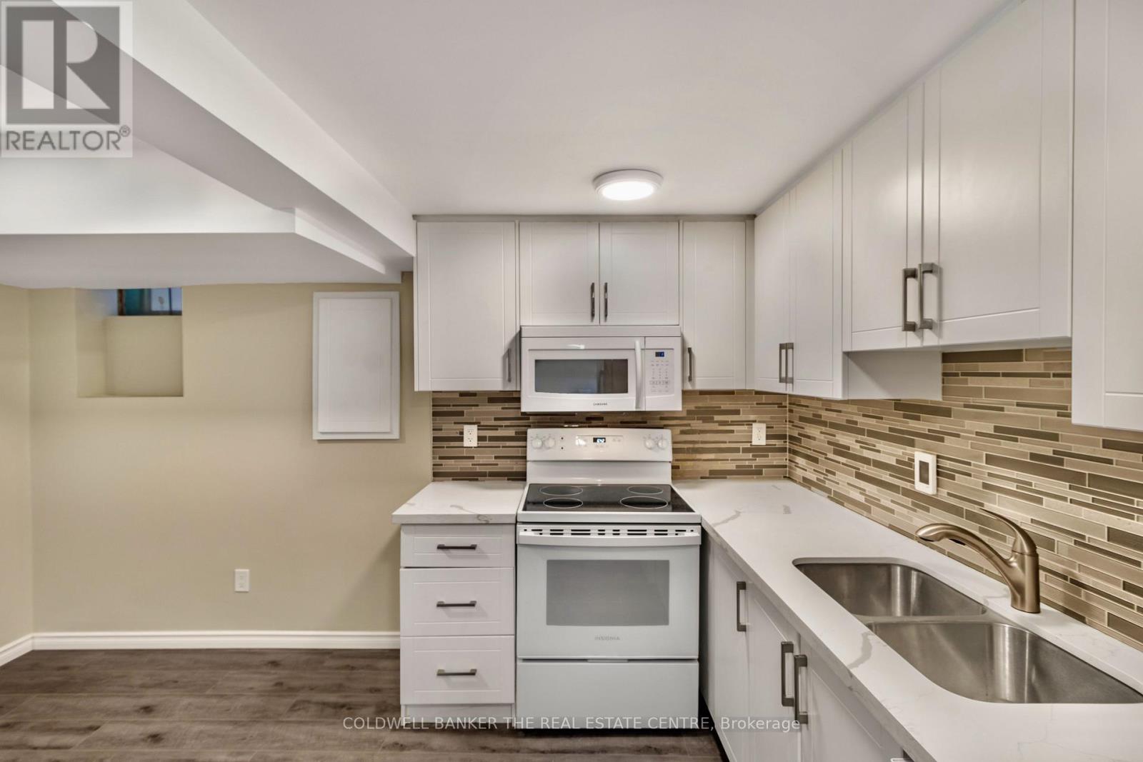 5 Rutherford Avenue, Toronto, Ontario M6M 2C5 - Photo 4 - W13549958