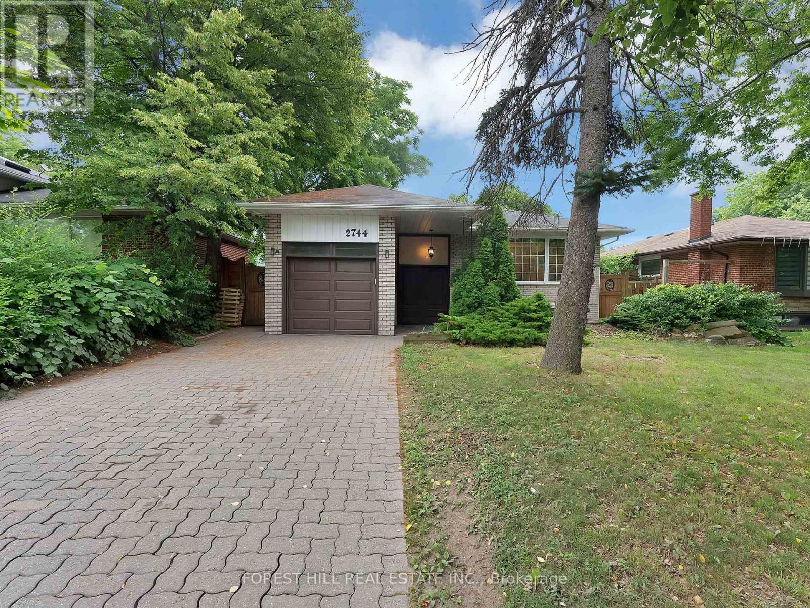 2744 Truscott Drive, Mississauga, Ontario  L5J 2B7 - Photo 1 - W13550014
