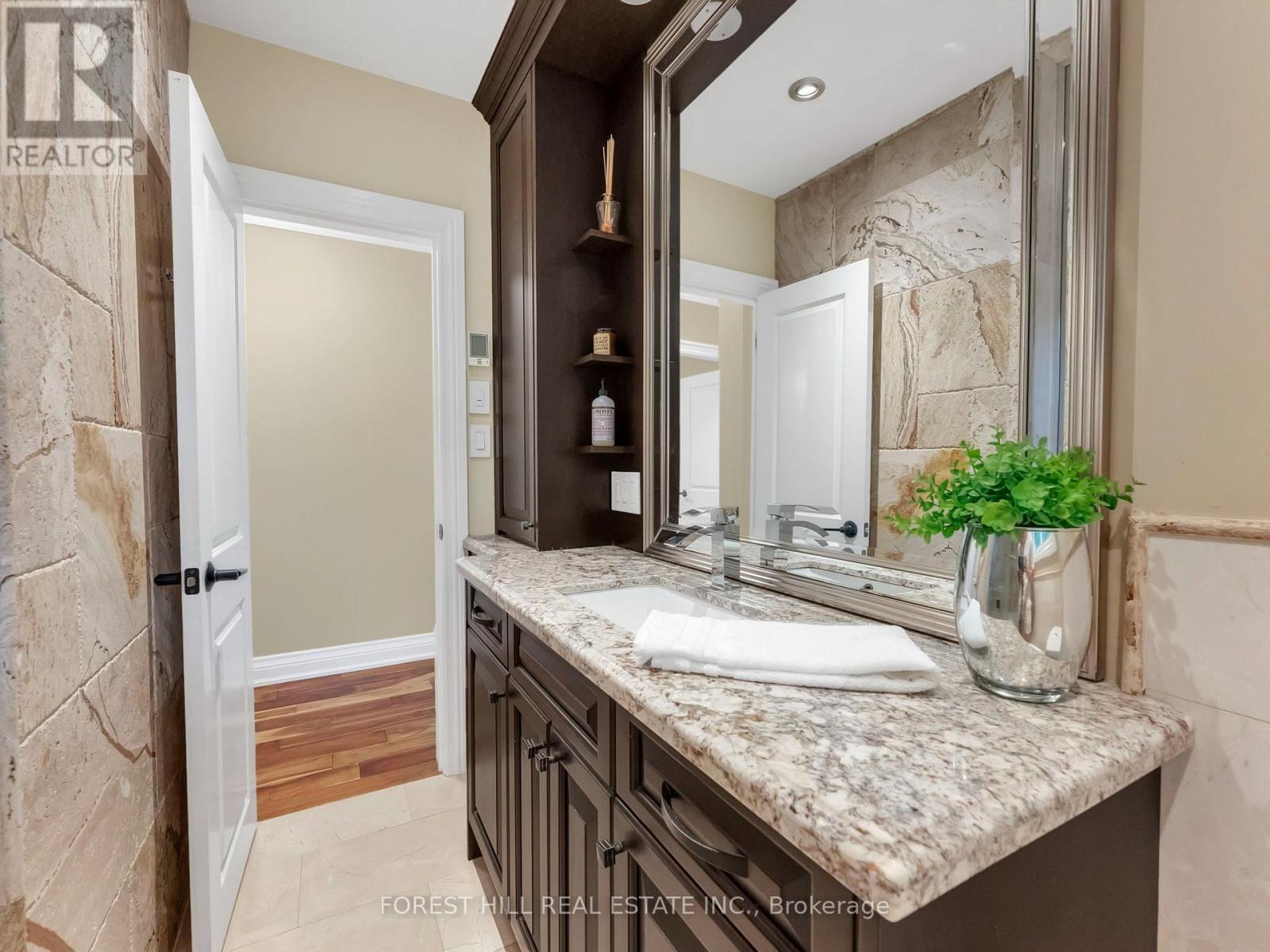 2744 Truscott Drive, Mississauga, Ontario  L5J 2B7 - Photo 13 - W13550014