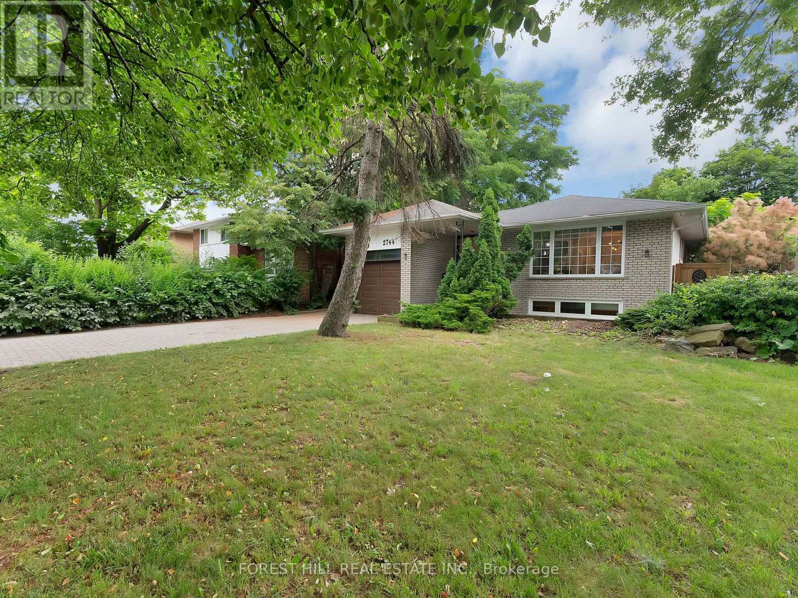 2744 Truscott Drive, Mississauga, Ontario  L5J 2B7 - Photo 2 - W13550014