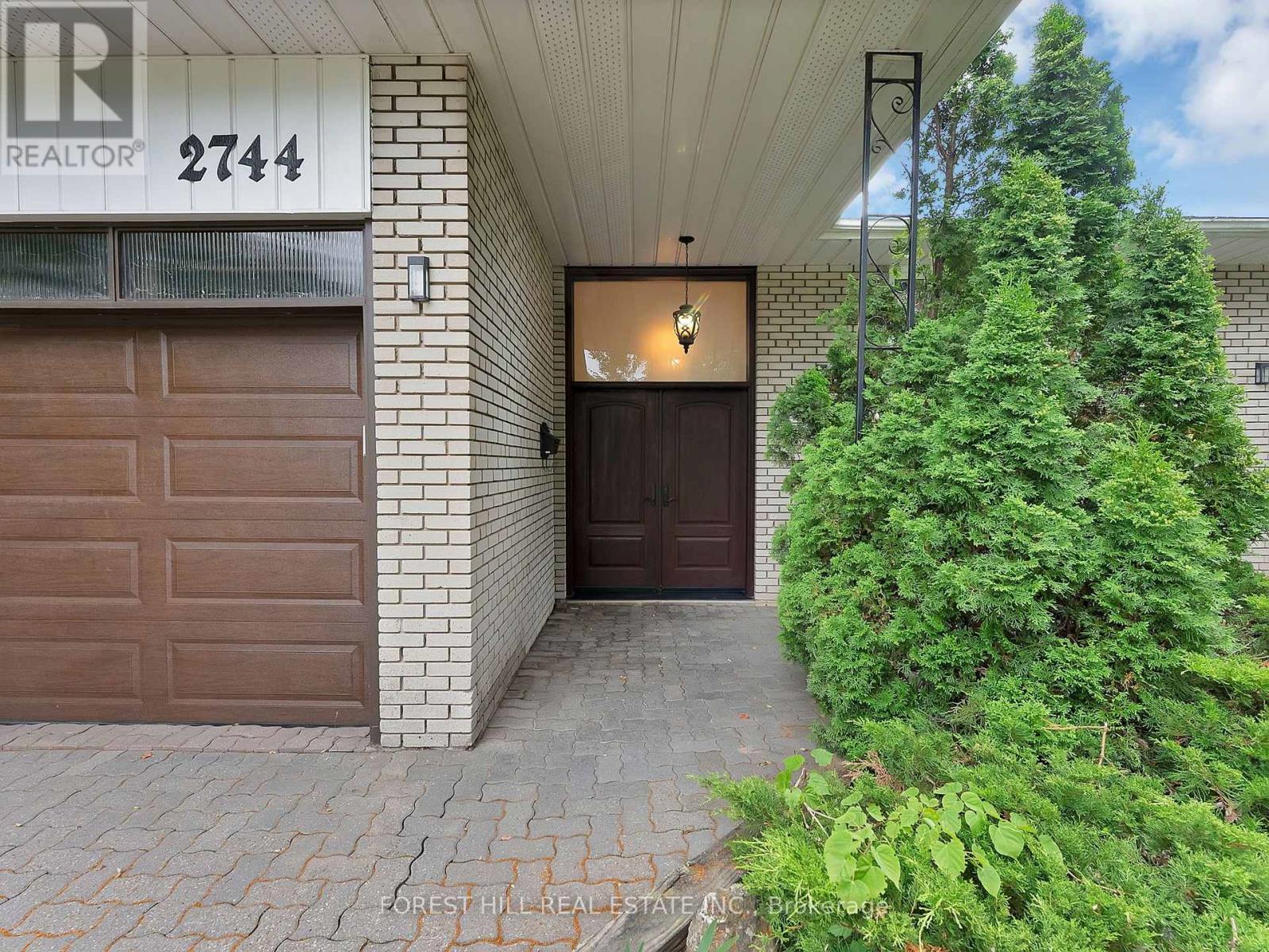 2744 Truscott Drive, Mississauga, Ontario  L5J 2B7 - Photo 3 - W13550014