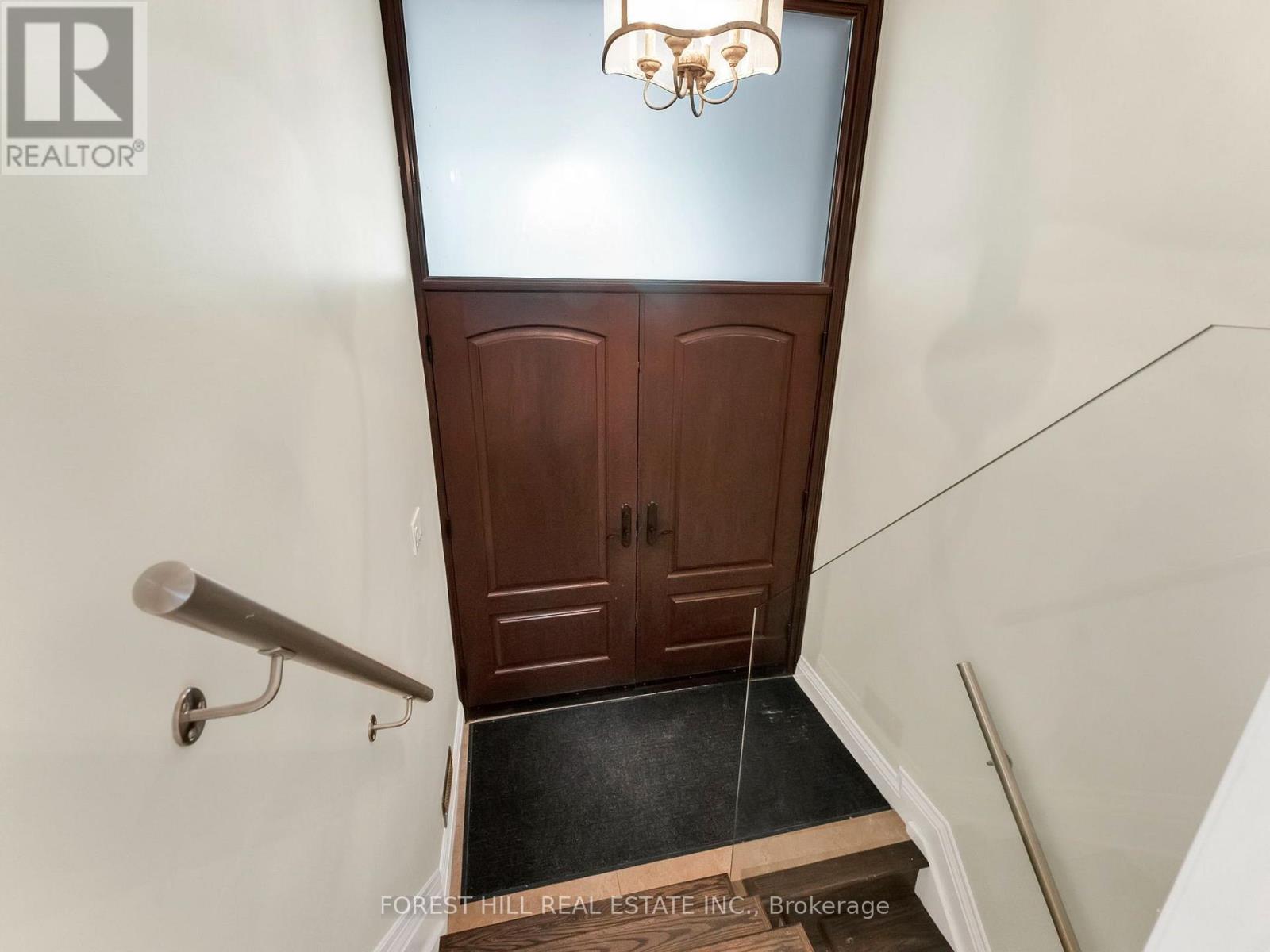 2744 Truscott Drive, Mississauga, Ontario  L5J 2B7 - Photo 4 - W13550014